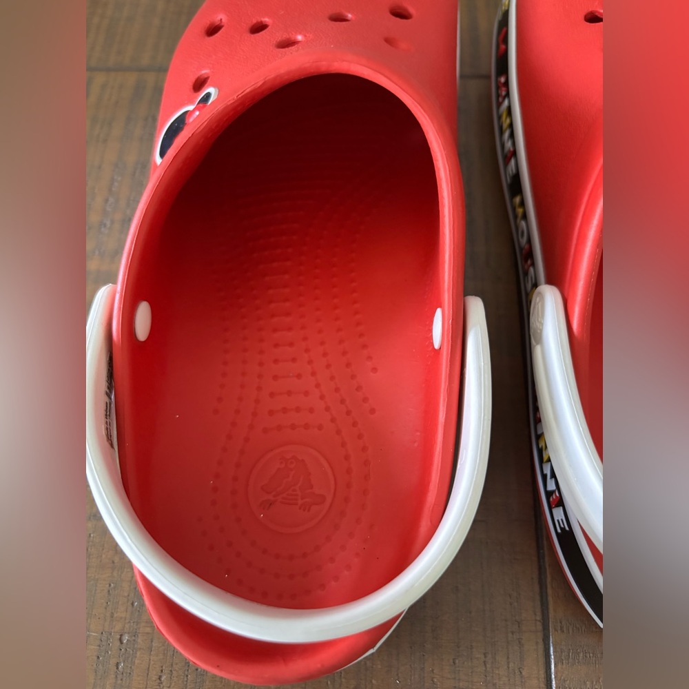 Crocs Women’s Minnie Mouse Classic Clogs - Picture 8 of 12